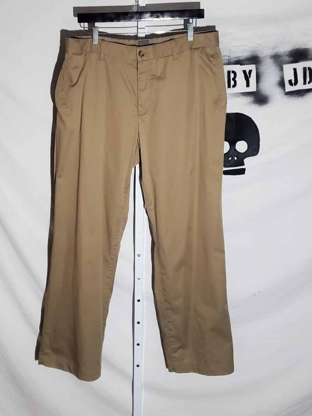 Classic Gap Khakis Relaxed Fit Sp12 in Carmel 35x32